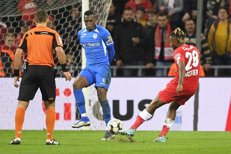 Heerlijke knal van Samuel Bastien beslecht topper, Standard klopt Genk met kleinste verschil