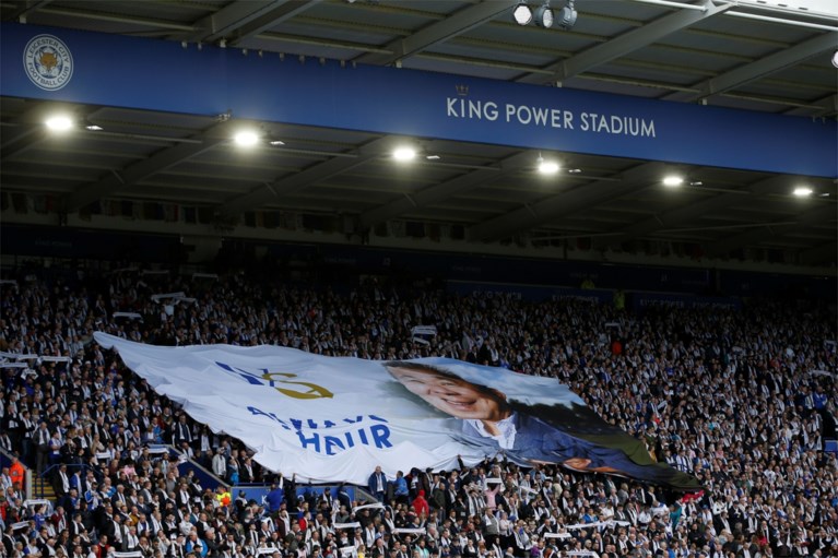 Leicester City herdenkt verongelukte eigenaar met pakkende minuut stilte