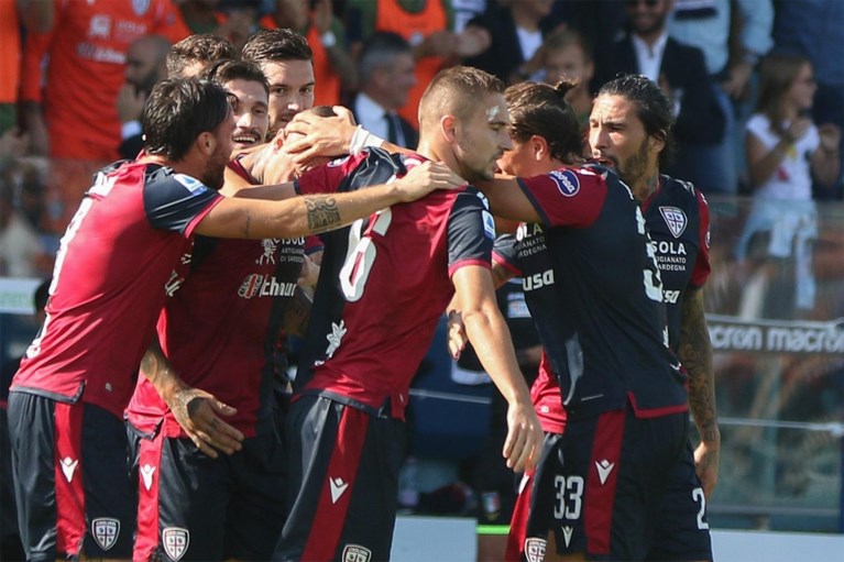 Radja Nainggolan scoort zijn eerste goal van het seizoen met fabelachtige knal in winkelhaak, Cagliari wint simpel