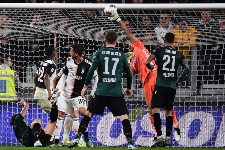 Juventus geeft zege nog bijna weg, maar kan rekenen op bijna 42-jarige Gianluigi Buffon met ultieme save