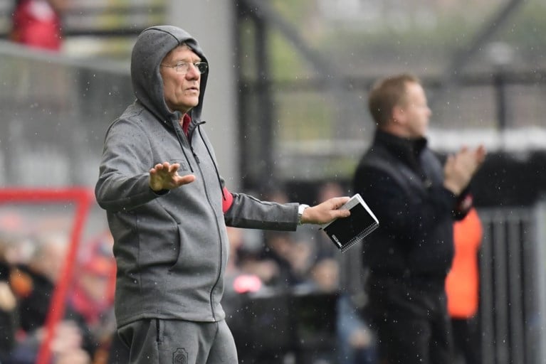 Antwerp-fans misnoegd na 2 op 9, trainer Laszlo Bölöni ligt intern onder vuur