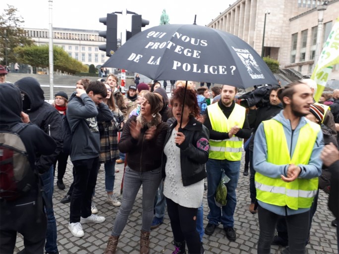 Betoging tegen politiegeweld op het Brusselse Albertinaplein