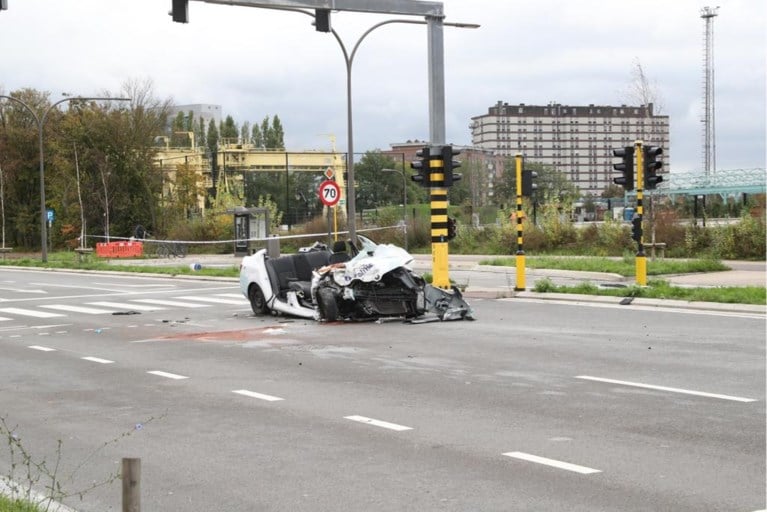 Drie agenten zwaargewond bij ongeval tussen politiewagen en vuilniswagen in Antwerpen