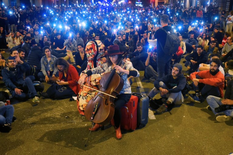 Catalaanse separatisten protesteren voor zevende nacht op rij, ditmaal vreedzaam
