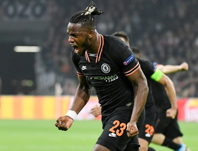 Invaller Michy Batshuayi smeert Ajax eerste nederlaag van het seizoen aan