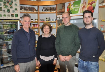 Marijke (64) en Hugo (71) geven na veertig jaar natuurwinkel uit handen: “We zien in Hans en Pieter onszelf toen we begonnen”
