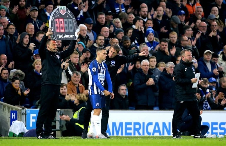 In Engeland keken ze likkebaardend naar de comeback van Leandro Trossard: “Hij maakte het verschil voor Brighton”
