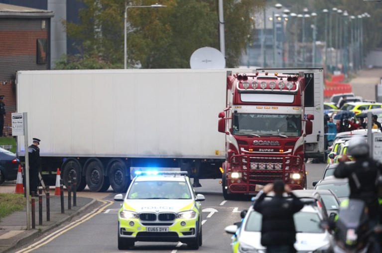 Vrachtwagenchauffeur beschuldigd van 39-voudige doodslag in onderzoek naar lijken in koeltruck, vijfde verdachte opgepakt
