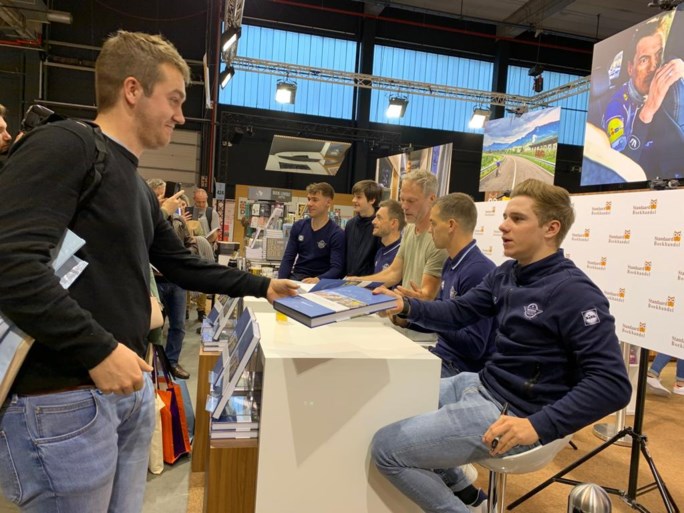 Veel volk op de Boekenbeurs voor Remco Evenepoel en co