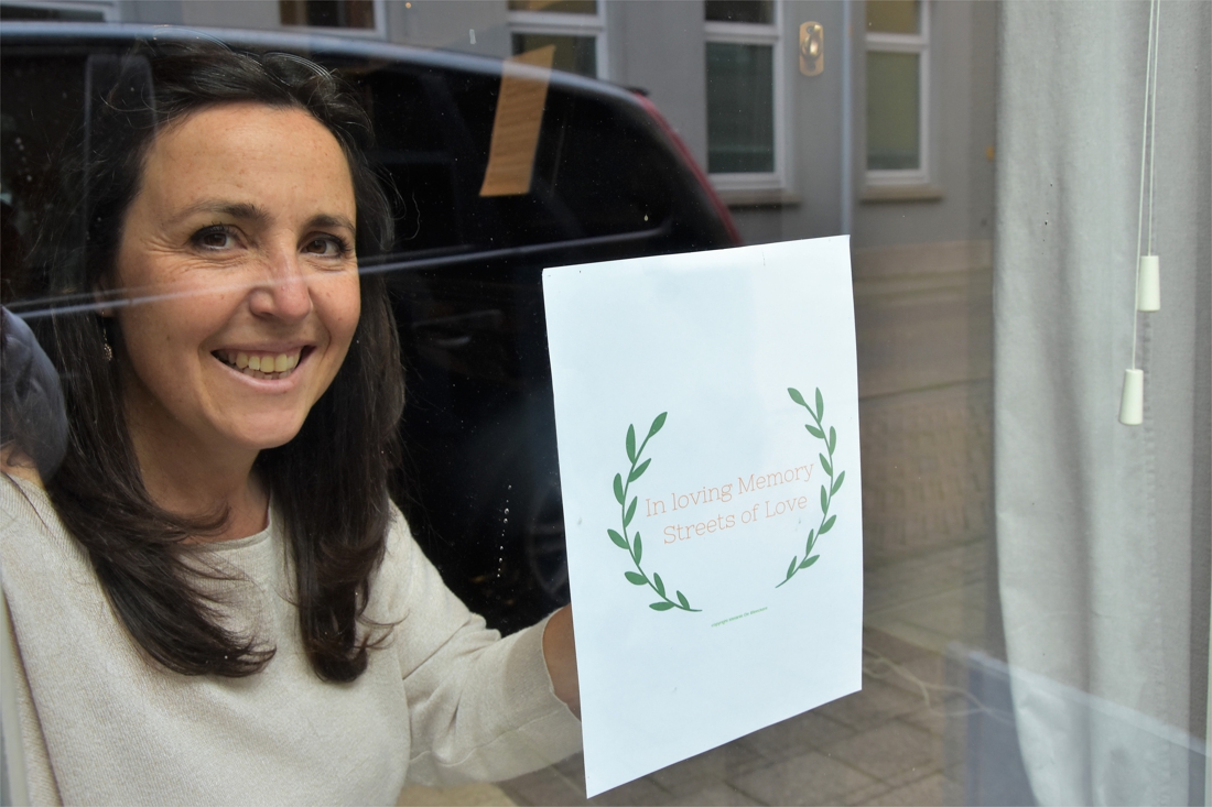 Melanie wil straten voor herinneringen zien: “Hang een tekst, gedicht of foto aan je raam als je iemand dierbaar herdenkt”