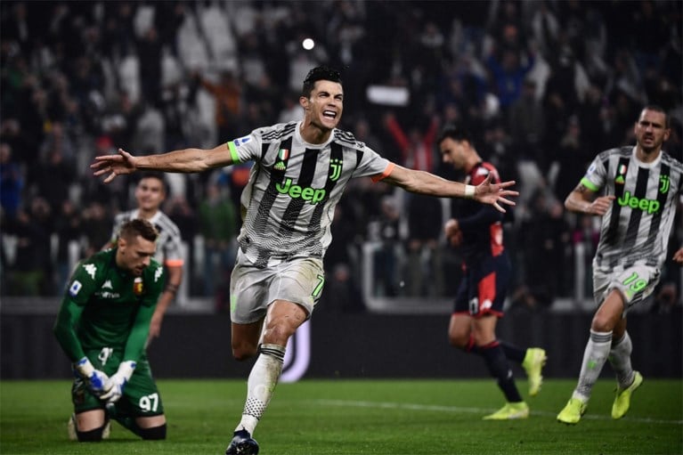 Napoli (met invaller Mertens) verliest na late gelijkmaker terrein op Juventus, Ronaldo is alweer de man