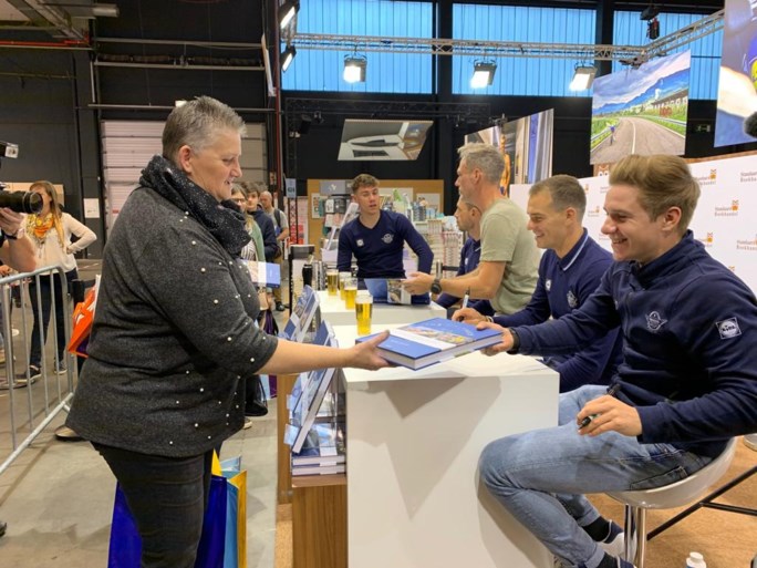 Veel volk op de Boekenbeurs voor Remco Evenepoel en co