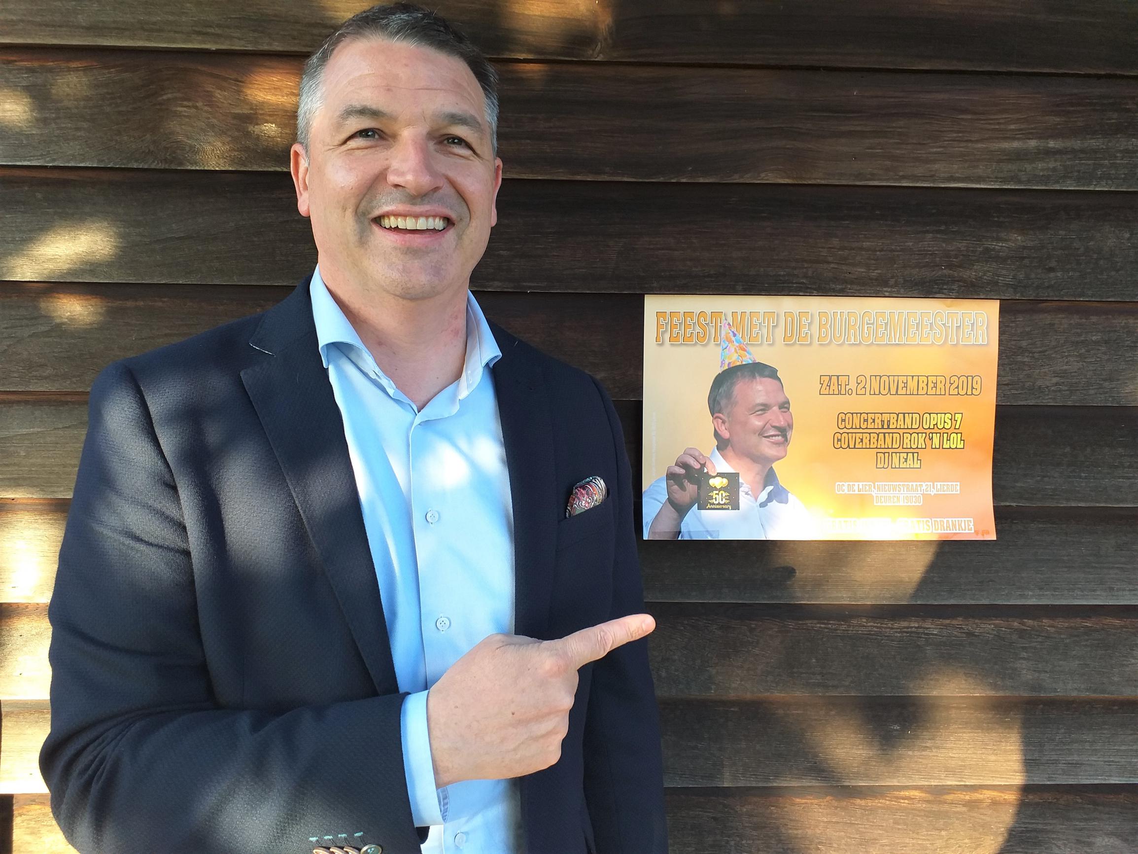 Burgemeester wordt vijftig en geeft verjaardagsfeestje voor alle Lierdenaren