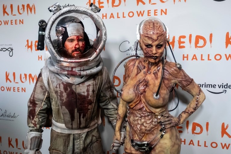 Na dertien uur in de grime: Heidi Klum onthult eindelijk haar Halloweenkostuum