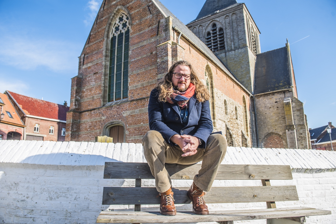 Kerk Rozebeke krijgt bewoner met grote plannen (en gesprekken gaande van streekbewoners tot Bekende Vlamingen moeten daarbij helpen)