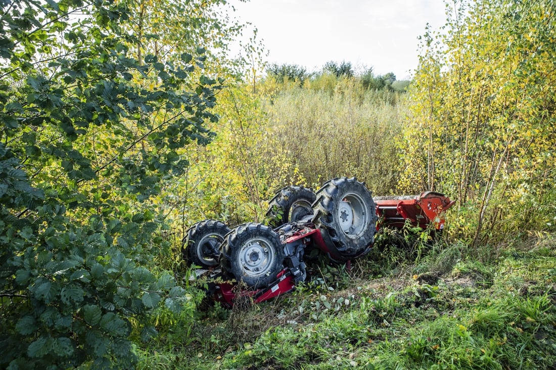 Medewerker De Lochting komt onder tractor terecht
