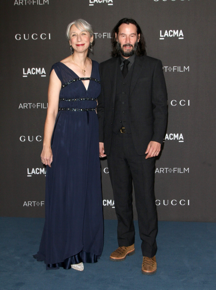 Zelden gebeurd: Keanu Reeves toont vriendin op de rode loper | Het  Nieuwsblad Mobile