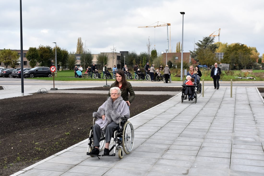 Met een stoet van rolstoelen verhuizen 155 bewoners naar nieuw woonzorgcentrum