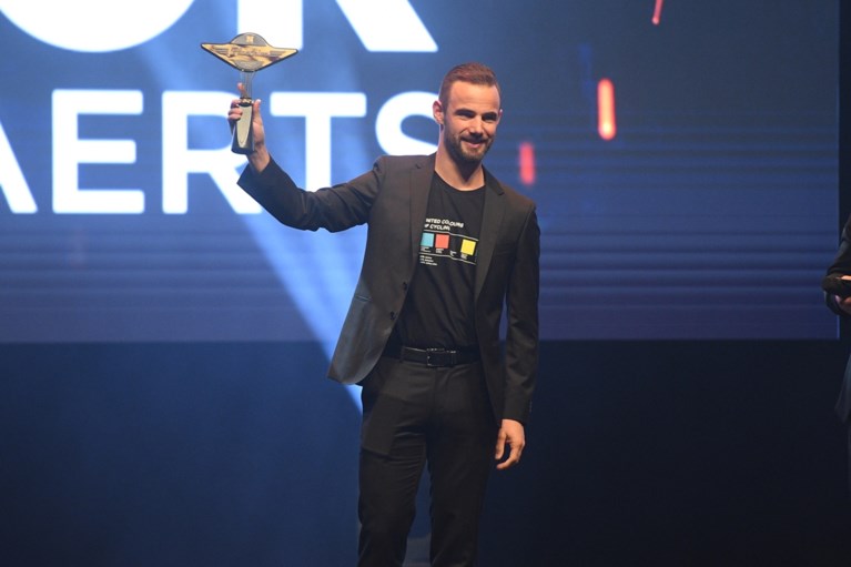 Wout van Aert klopt Remco Evenepoel met één punt en is Flandrien 2019, Sofie De Vuyst is Flandrienne