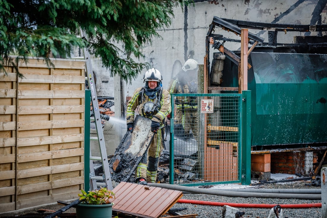 Huishoudtoestel vat vuur: garage brandt volledig uit (Bonheiden) - Het Nieuwsblad