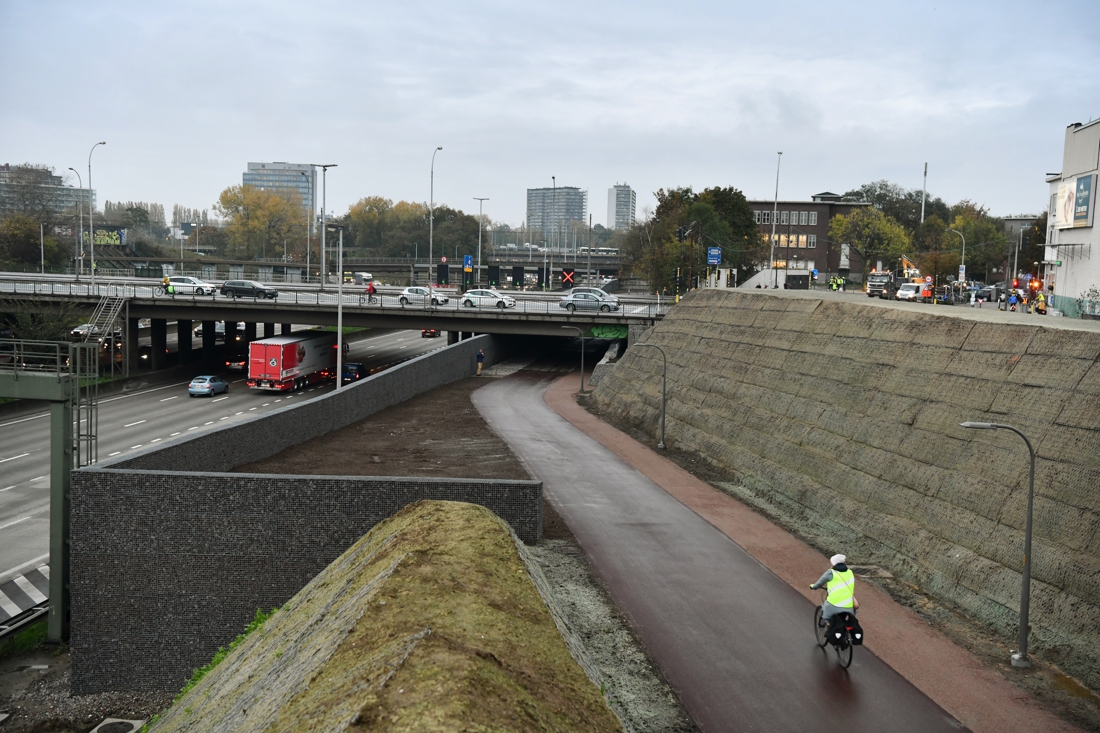 Ringfietspad onder Stenenbrug is af: “Dit wordt voor fietsers wat de Ring voor auto’s is”