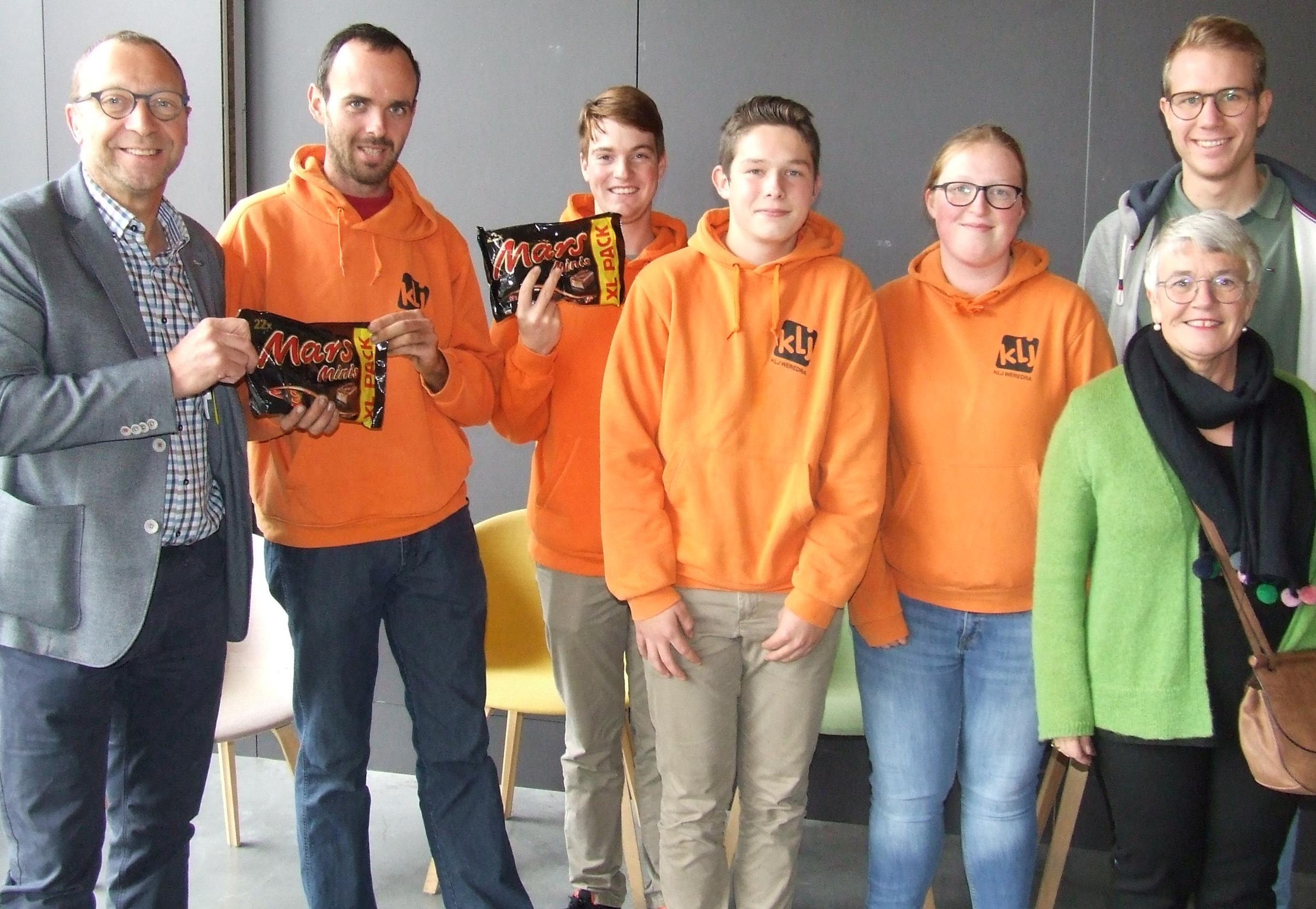 CD&V trakteert jeugdbewegingen op chocolade (Heuvelland) - Het Nieuwsblad