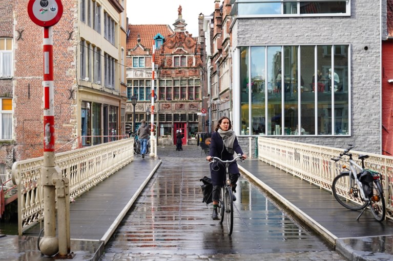 Fietsers eindelijk verlost van vervelende latjes: “Paarden lopen nu groter risico”