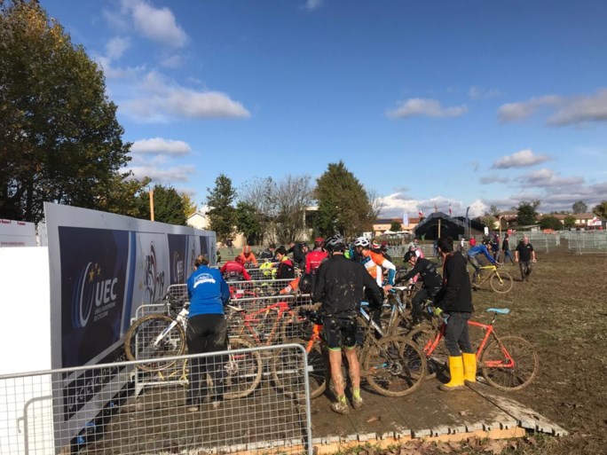 Eli Iserbyt is ongenadig hard over EK-parcours in Italië (en de lokale tuinslangen): “Een B-cross in België ziet er beter uit”