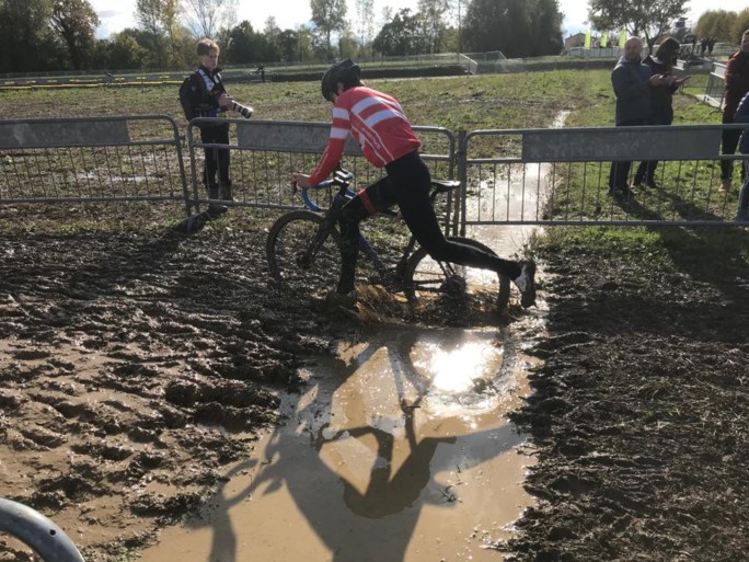 Eli Iserbyt is ongenadig hard over EK-parcours in Italië (en de lokale tuinslangen): “Een B-cross in België ziet er beter uit”