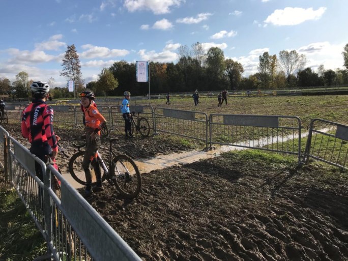 Eli Iserbyt is ongenadig hard over EK-parcours in Italië (en de lokale tuinslangen): “Een B-cross in België ziet er beter uit”