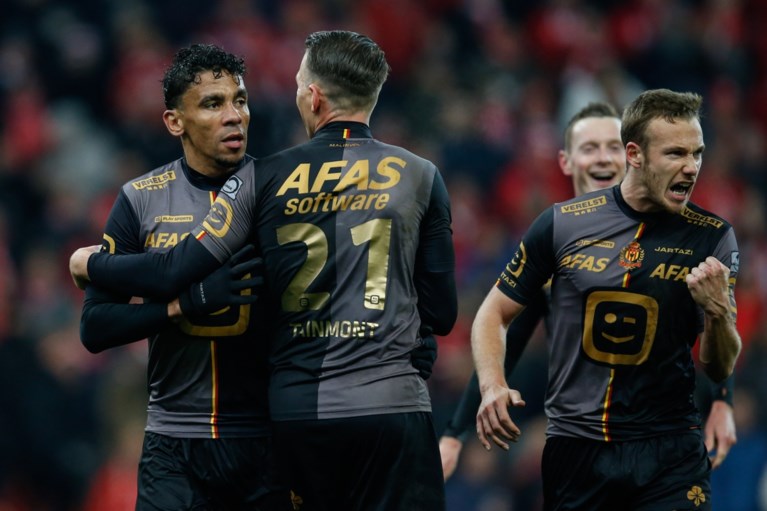 Standard ziet ultieme gelijkmaker afgekeurd na tussenkomst VAR en verliest met 1-2 van KV Mechelen