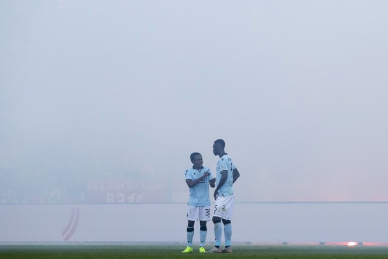 Antwerp dient Club Brugge eerste competitienederlaag toe in felle topper