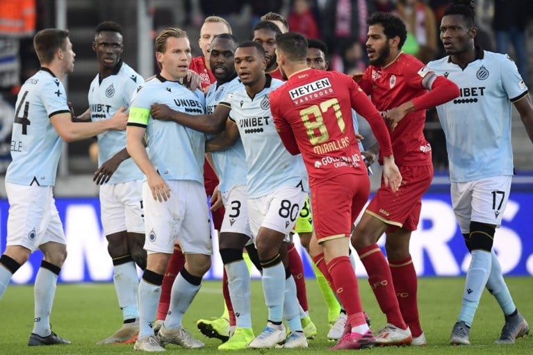 Antwerp dient Club Brugge eerste competitienederlaag toe in felle topper