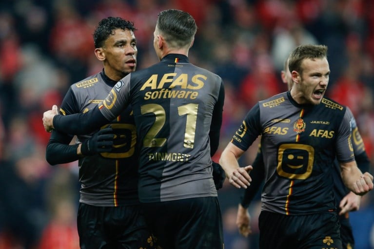 Standard ziet ultieme gelijkmaker afgekeurd na tussenkomst VAR en verliest met 1-2 van KV Mechelen