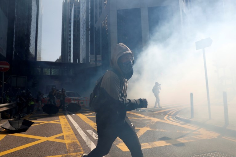 Live gestreamd op Facebook: Agent schiet betoger in de borst, protest in Hongkong dreigt opnieuw te escaleren