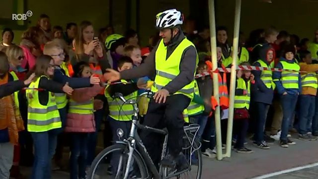 VIDEO. Frank Deboosere als fietsheld onthaald in Ter Bank in Heverlee