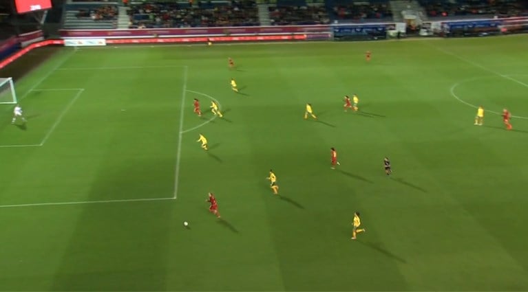Red Flames profiteren van gigantische blunder: kandidaat voor owngoal van het jaar?