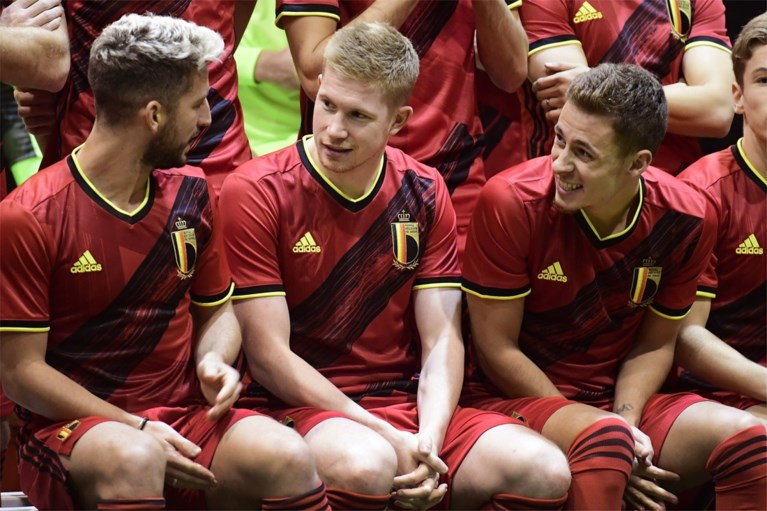 De lol droop ervan af, maar het was toch weer Michy Batshuayi die de teamfoto van de Rode Duivels ‘opfleurde’: “Bedankt jongens”