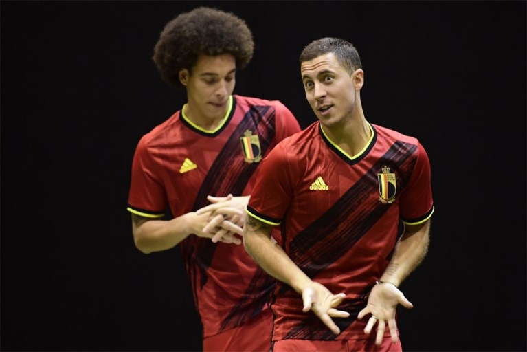 De lol droop ervan af, maar het was toch weer Michy Batshuayi die de teamfoto van de Rode Duivels ‘opfleurde’: “Bedankt jongens”