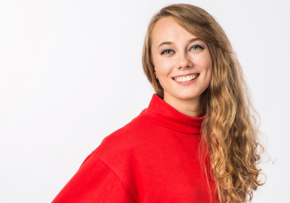 Nieuwe stem te horen op MNM, maar Alexandra Gadzina (22) kan het zelf maar amper geloven: “Ik heb er enorm veel zin in” - Het Nieuwsblad