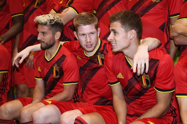 De lol droop ervan af, maar het was toch weer Michy Batshuayi die de teamfoto van de Rode Duivels ‘opfleurde’: “Bedankt jongens”