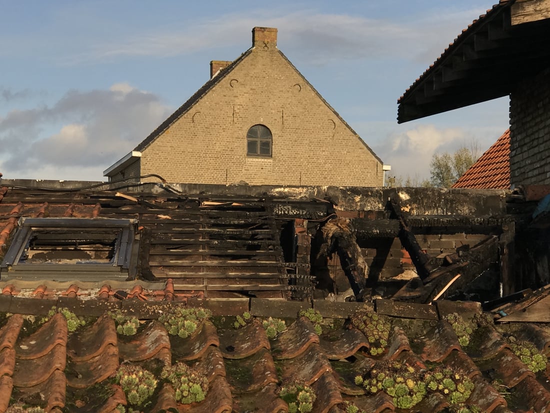 Gezin in shock, kleuter (3) is al zijn speelgoed kwijt nadat brand pas gerenoveerd huis heeft vernield