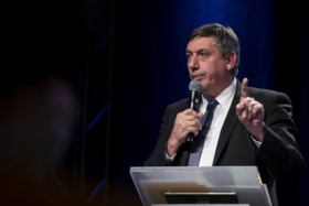 Sven Mary: “Jan Jambon heeft met zijn uitspraken mijn leven en dat van mijn gezin in gevaar gebracht”