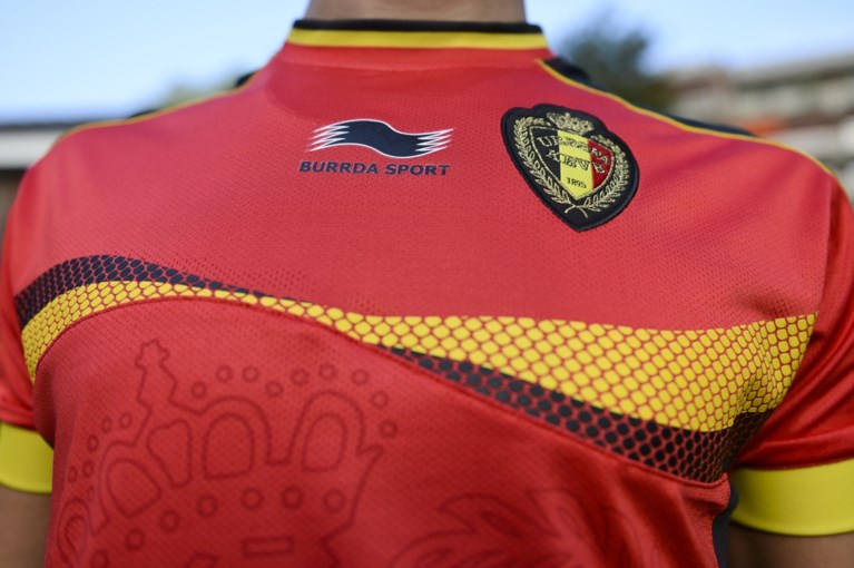 Niet alleen Russen maar ook Rode Duivels hebben foute volgorde kleuren op hun shirt: “Wij gaan er niet over klagen”