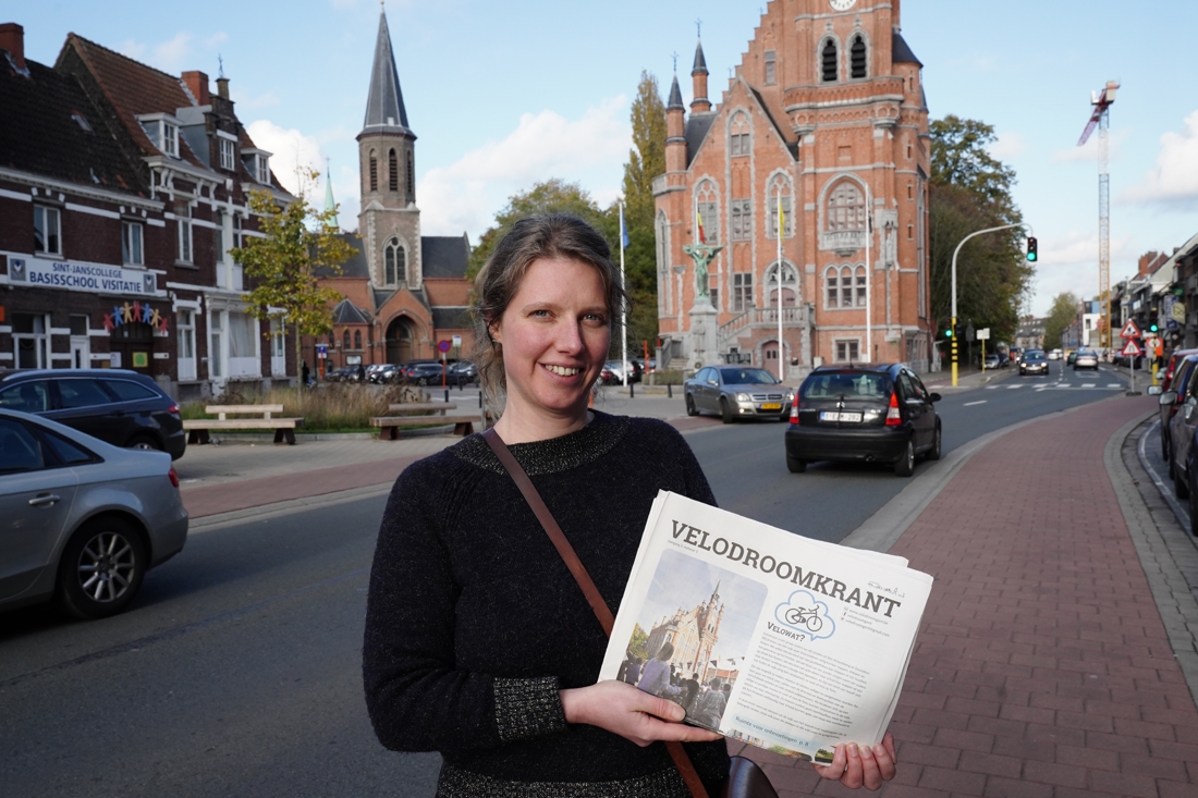 Ouders verdelen 5.000 verkeerskrantjes: “Ieder kind moet vei... (Gent) - Het Nieuwsblad