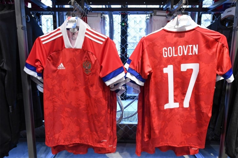 Niet alleen Russen maar ook Rode Duivels hebben foute volgorde kleuren op hun shirt: “Wij gaan er niet over klagen”