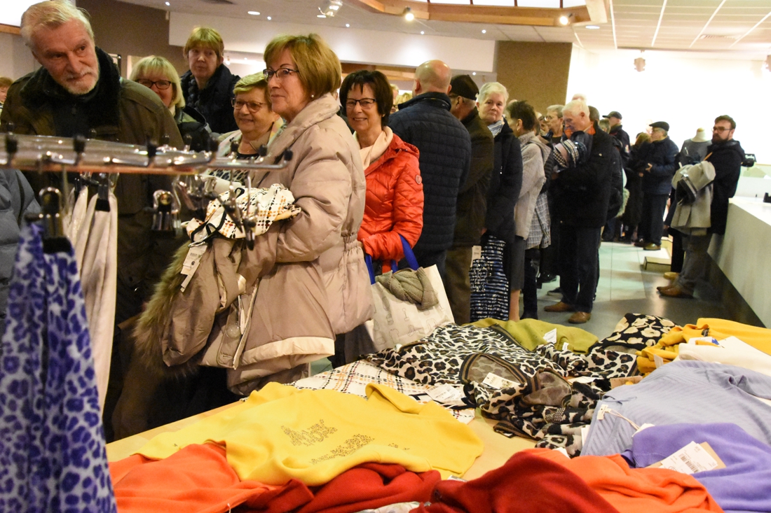 Uitverkoop bij failliete kledingwinkel veroorzaakt ongeziene... (Halle) - Het Nieuwsblad