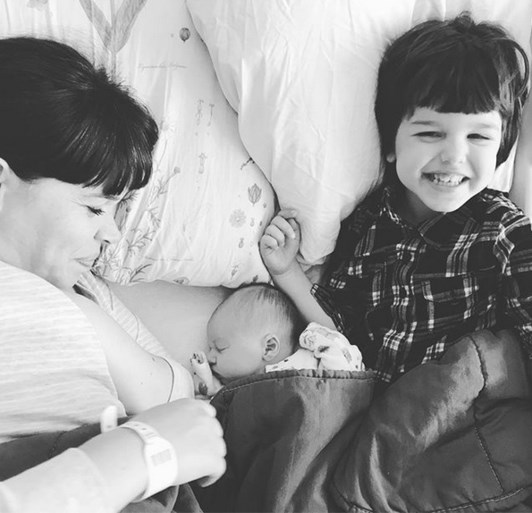 Vlaamse zangeres Lady Linn heeft geweldig nieuws: mama geworden van tweede zoontje