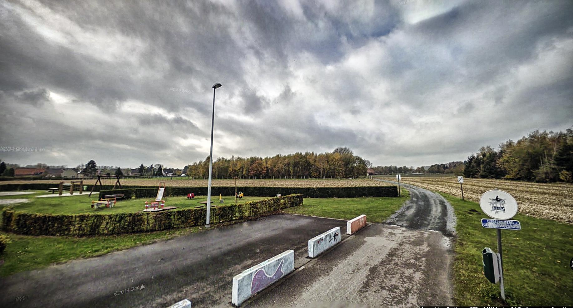 Buurtbewoners protesteren tegen plannen voor nieuwe paarden... (Puurs-Sint-Amands) - Het Nieuwsblad
