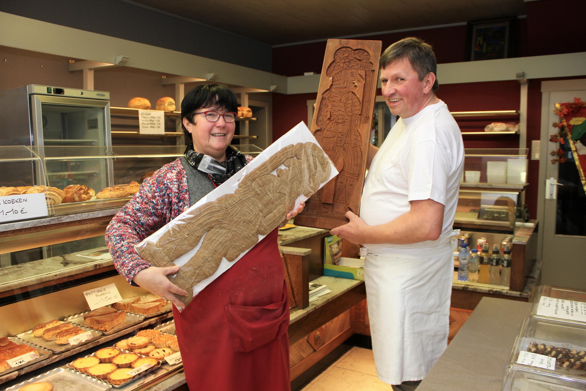 Bakker Guy maakt speculaas in houten vormen die minstens 200 jaar oud blijken te zijn - Het Nieuwsblad